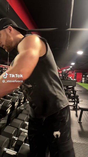 I’ll take a vintage cut off shirt before a beater in the gym any day #gymmotivation #nightworkout