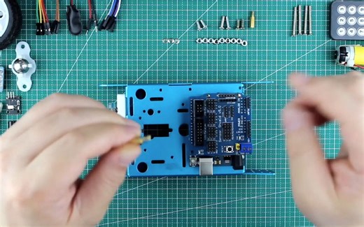 【i·Make】Arduino入门自学，电子学会机器人等级考试三四级，19—智能小车组装视频
