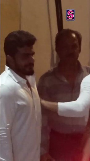 Varun Dhawan joins others in remembering and honouring the legendary Dharmendra Ji.