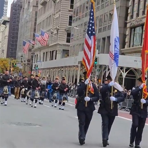 🇺🇸🎶 Bagpipes Echo Freedom — Veterans Day Parade Beats! 🥁#bagpipes #drums #veteran #parade #nyc