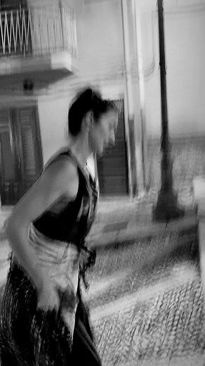 Marie Olsson Nylander on Instagram: "Vår väg till bästa pizzerian i termini - ett gympa pass! Peace tröjan används flitigt i år… köpte den på top shop 2009. Då hade den metall trådar hängande på axlarna, lite ball men klippte bort dem ganska snabbt. Börjar sakna lite av mitt nerpackade liv. Blir ingen inflytt i nya huset till jul . På lagret i Höganäs ligger vinterjackor o varma kläder förvarade i lådor, staplade om vartannat längst in under allt. Soffor, mattor, tavlor och lampor ovanpå. Hej & 