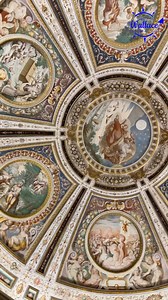 Passeggiare tra le sue sale sontuose, ammirare gli affreschi che narrano storie antiche e respirare l'atmosfera magica dei suoi giardini. Scopri il fascino senza tempo di Palazzo Farnese a Caprarola, un gioiello nascosto della Tuscia. #viaggiaconwallace #borghidaraccontare #viterbo | Viaggia con Wallace