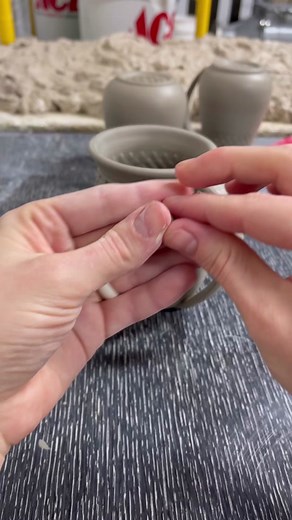 Unique Thumb-Hold Mugs: Are You a Fan?