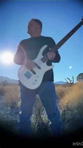 JR SABERTOOTH Base Maple center core Alder wings Rosewood fingerboard Rosewood headstock cap