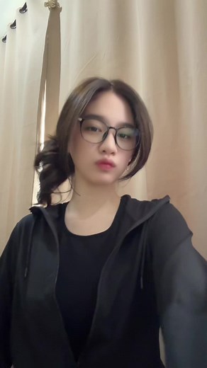 Nerd Style: Glasses Trends for Long Faces