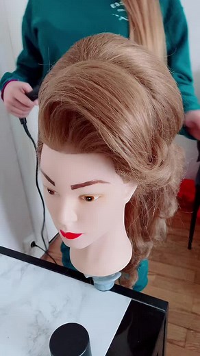 Styling Curls on a Mannequin Head Tutorial