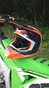 🔥El casco V1 ofrece aspectos técnicos de primera, un alto nivel de seguridad y comodidad para hacer dirt-track, lo que lo convierte en uno de los cascos de motocross más competitivos del mercado. Su fusión de seguridad, ajuste y sensaciones se elevan y consigue un gran rendimiento. 📲Conocé los detalles de este y otros productos en la web que está en nuestro perfil. #enduro #enduromtb #downhill #mx #motocross #FoxRacingCostaRica | Fox Racing Costa Rica