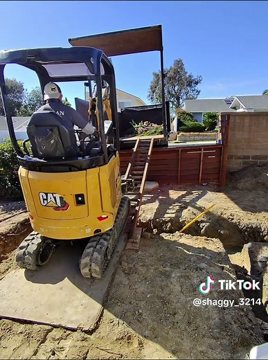 Expert Techniques for Loading Mini Excavators