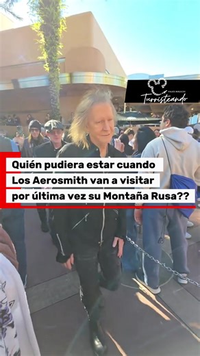 🎸✨ Aerosmith se despidió de su montaña rusa en Disney ✨🎸 Un momento histórico en Disney’s Hollywood Studios 🏰 La legendaria banda Aerosmith visitó por última vez la icónica Rock ’n’ Roller Coaster, la montaña rusa que durante casi 27 años hizo vibrar a millones de visitantes al ritmo del rock 🤘🎶 Desde limusinas a toda velocidad hasta clásicos inolvidables, esta atracción se convirtió en una de las más emblemáticas de Disney. Hoy, este paseo final marca el cierre de una era… y el inicio de u