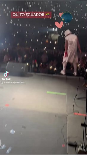 111K views · 811 reactions | Como no agradecer su cariño público maravilloso, de Quito en el Coliceo General Rumiñahui : telf:0979451527 WathsApp. 0034/608972139 España  | Rosita Cajamarca | Facebook