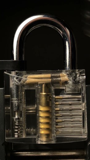 Inside Perspective When Shimming A Padlock #locksmith #shorts #lockpicking
