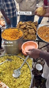 Tasty food from streets of Mumbai, India 😂😂 | Gilgit-Baltistan