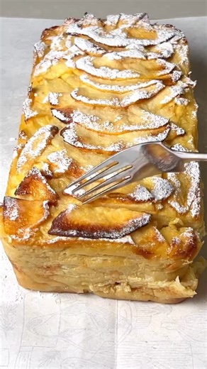 This apple cake is soft, naturally sweet, and more fruit than batter. Inspired by the classic Gâteau Invisible, it highlights thinly sliced apples bound by a light, custard-like mixture. Gluten-free and sweetened with maple syrup, it’s a lighter dessert you can enjoy guilt-free. Ingredients: 2 eggs 1/4 cup maple syrup 75 ml milk (about 1/3 cup) 30 g cornstarch (about 4 tbsp) 1 tsp. baking powder 1/2 tsp. vanilla extract 1 tbsp. (15 g) melted butter 4 large apples (about 850 g), thinly sliced 1 t