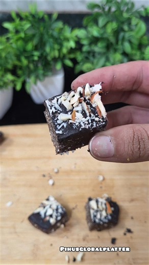 Healthy Chocolate Bar Recipe | Dates, Cocoa & Nuts | No Sugar 😋