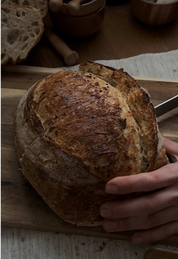 Sourdough Bread with sesame seeds 🤍Detailed Recipe 🌾 Ingredients: 140 g all-purpose flour 140 g strong bread flour 70 g whole wheat flour 255 g water 140 g sourdough starter 7 g salt Add-ins: 15 -20 g black sesame seeds Make sure to share this video with your friends so you don’t lose it 😉 Warm fermentation: 7,5 hours at 21–23°C (70–73°F) Cold fermentation: 16 hours in the fridge Preparation notes: 🫙 Feed your starter and let it reach its peak . You can feed it in the morning (1:1:1, 5–6 h b
