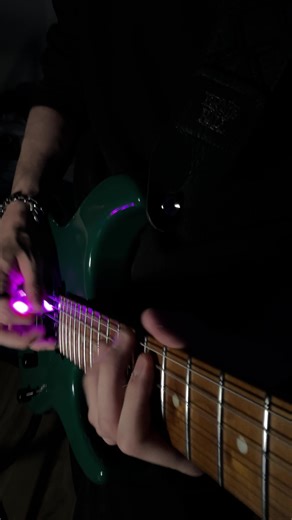 Captivating Guitar Solo Cover of 'Bathroom'