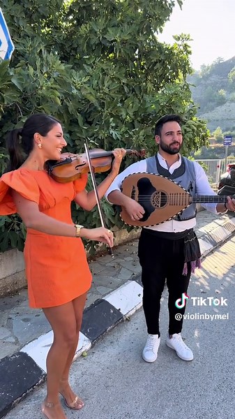 Traditional Cypriot Wedding Song Impromptu Performance