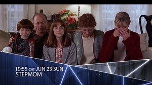 Three years after divorcing Jackie, the mother of his children, Luke Harrison decides to take the next step with his significantly younger girlfriend, fashion photographer Isabel Kelly. But, when the flaky Kelly meets Harrison's children for the first time, their fierce allegiance to their mother is obvious. Try as she might, Kelly fails to endear herself to her young charges and to Jackie until a looming family crisis changes everything. Catch Stepmom at 19:55 on Movies Plus. #Stepmom | TopStar
