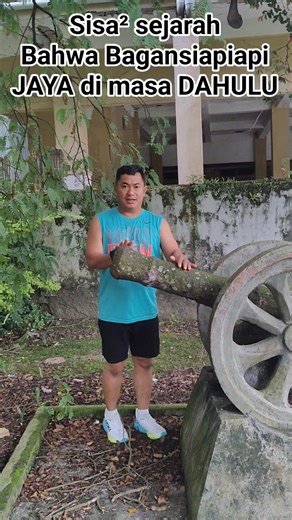 Bagan siapi-api Dizaman dahulu adalah kota yang Maju ,hasil ikan terbesar nomor 2 di DUNIA "MERIAM PORTUGIS" Terletak di kantor Beacukai lama sebelah pasar pelita Salah satu bukti bahwa dizaman dulu byk orang dari luar negeri yg datang berkunjung dibagan siapiapi Saya BANGGA menjadi anak asli BAGANSIAPIAPI #bagansiapiapi #buktisejarah #meriamportugis | Daniel Saputra