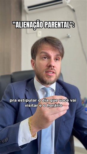 Felipe Caiafa | Advogado e Mentor on Instagram: "Alienação parental não é simplesmente “a mãe não deixou o filho visitar o pai” ou qualquer situação isolada do dia a dia. 👉 Alienação parental é coisa séria, prevista em lei, e precisa ser comprovada. Não basta achismo, interpretação pessoal ou descontentamento com o fim do relacionamento. Para configurar alienação parental, o genitor precisa apresentar provas concretas, como: mensagens, áudios, testemunhas, laudos psicológicos, decisões judiciai