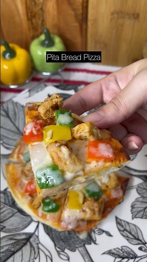 Fajita Pita Bread Pizza Recipe | Quick & Easy Pita Bread Pizza | Chicken Fajita Pizza