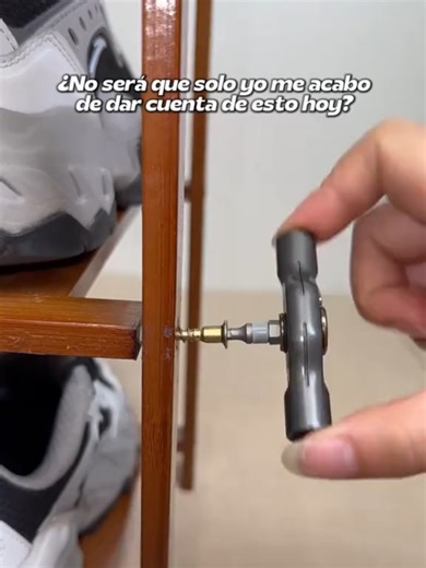 Lo probé una vez y me volví adicto. 🤯 El sistema de trinquete es tan suave que armar muebles ahora es satisfactorio. ¡El gadget que todo hombre (y mujer) de la casa necesita! 👇 #satisfactorio #gadget #herramientas #peru🇵🇪 #unboxing #hacks #MUEBLES #armarmuebles