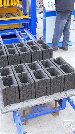 6inch hollow block making machine with cement pondeuse industrielle des parpaings QT4-25