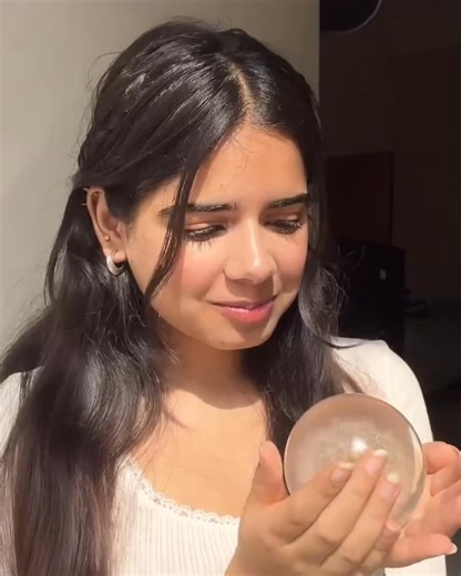 Introducing the Callisto Dandelion Paperweight 🌼💫 A real dandelion, captured in crystal-clear resin – and yes, Dakota Johnson loves it too! 😍🎬 ✨ As delicate as a wish 🌿 Inspired by nature 🎁 Makes a meaningful gift 🖥️ A stunning desk piece 💖 Celebrity-approved Bring nature, art, and elegance to your space. | Leafy Affair