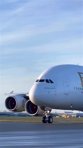 Close to massive✈️Aircraft #foryoupage #fyp #emirates #aviation #pilotlife