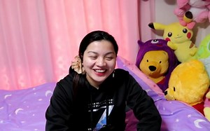 美女观看华晨宇翻唱 feeling good