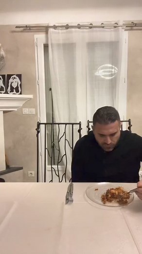 1.2M views · 10K reactions | Il restait qu’une part de lasagne et pour une italienne je ne pouvais pas passer à côté 藍 | Mika.portugal.family | Facebook