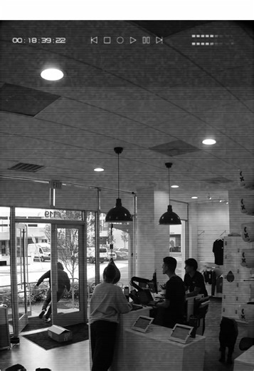 Someone dropped a box and dipped •• We opened it and entered our GOLDEN era * Gold gear now available at both studios! Limited quantities only! #rumbleboxing #newdrop #securityfootage #tampaboxing #tampaflorida