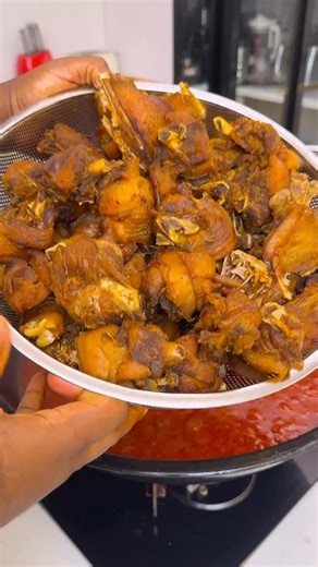 Adepoju Grace on Instagram: "Peppered Fried Chicken ~ My favs, save this video and impress everyone with your cooking skills this Christmas! This Christmas go sweet o! Christmas recipe series day 11"