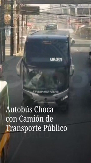 Bus Crashes Into Public Transit Truck in Monterrey, Nuevo León