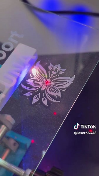 Mind-blowing!Intricate patterns can actually be made on glass-who wouldn’t call that amazing?#glasses #laserengraving #carved #lasermarking