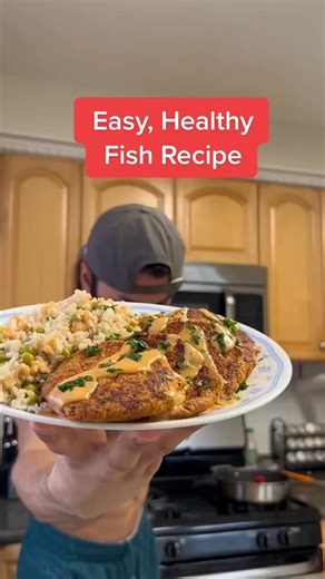 Bringing back a classic! Easy, Healthy Tuna Patties for people who don’t even like fish (I promise!). Crispy on the outside, soft on the inside, extremely high in protein, and done in under 20 minutes.👇🏼 - Ingredients: • 2 cans flaked light tuna (120g each) • 1/2 cup blended oats (or panko breadcrumbs) • 1 medium onion, finely chopped or grated • 1/4 cup egg whites (or 1 whole egg) • 1-2 tbsp light mayo/miracle whip • 1 tbsp hot sauce (I use sriracha) • Season with a generous amount of salt, p