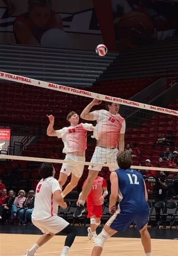 Defense vs. Firepower 💥 Ball State was unloading absolute missiles… and McKendree just kept digging EVERYTHING. But sooner or later, even the best defense runs into a wall of offense 😤🏐 #VolleyballRally #MensVolleyball #VolleyballHighlights #NCAAVolleyball #VolleyballDefense