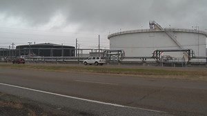 1 dead, 1 injured after crane overturns at Wood River Phillips 66 refinery