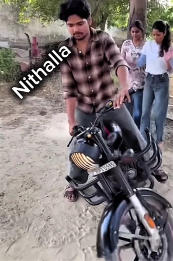 Tum apne bhai ko pyar se kase bulati ho🤔❓#theroameramit #theroamer #shorts #vlog #newvideo