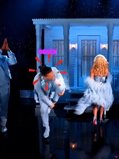 Sabrina Carpenter Is VERY Nervous While Dancing In Grammys😳🔥||#sabrinacarpenter #shorts