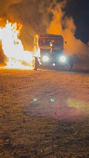 🚗✨ Happy Saturday, friends! Welcome to the 31st Annual Ducktail Run Car Show in the beautiful Gas City Park, Indiana! This show is more than just cars—it’s a party, a family reunion, and a gathering of friends that’s been going strong for over three decades. Here you’ll find some of the most fantastic rides in the country—1972 and older, unless they’re chopped, channeled, sectioned, or tubbed. Whether you’re here to park and enjoy or to cruise and show off your ride, you’ll love the atmosphere.