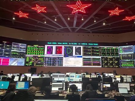 4月12日21时，正在运行的世界首个全超导托卡马克EAST装置获重大成果，实现了高功率稳定的403秒稳态长脉冲高约束模等离子体运行，创造了托卡马克装置稳态高约束模运行新的世界纪录。