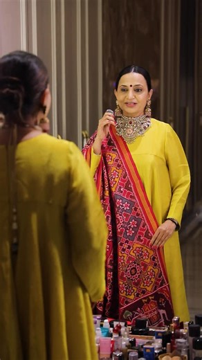 Rupal Mitul Shah on Instagram: "Beautiful patola Duppatta in single Ikkat is from @gujarat_patola_saree MUA @kamya_beauty_studio #roopalmitulshah #roopalshahshah #patola #patoladupatta #patolasarees"