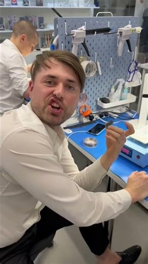 Blade Runner guy swaps Apple Watch glass