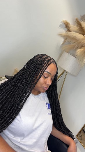Nita distressed Gorgeous Locs using @Kaleidoscope HP Da Brat Collection Full Bundle, use code “Queenofslay” for 15% off your order. I started off with the so so sleek braiding gel which doesnt leave white residue at all. You’re going to get sleek flat parts every time ! For your finishing touches there's setting foam, shine mist, and a hydrating formula for your scalp !! This collection helps maintain the health of your hair and scalp while in a protective style, and assist with achieving maximu