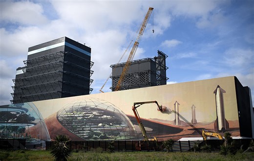 Why would Elon Musk pivot from Mars to the Moon all of a sudden?