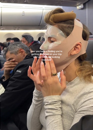 keeping the passengers entertained #socialanxiety #travel #engagement #howtogetsnatched #influencersinthewild