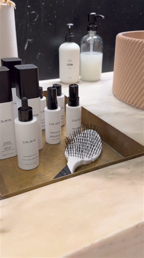 LolaVie has a new addition to the fam and l'm so excited about this one! It's taken over a year to get it just right and ALL my friends have used every one of my samples for the past year and are LOVING it. I hope you do too!! With love 🫶🏼 introducing.... The Sculpting Paste! | Jennifer Aniston