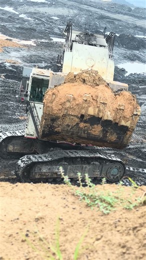 MONSTER SAWEL LOADER IN MINES #heavyequipment #automobile #coalindustry #electricexcavator #excavato