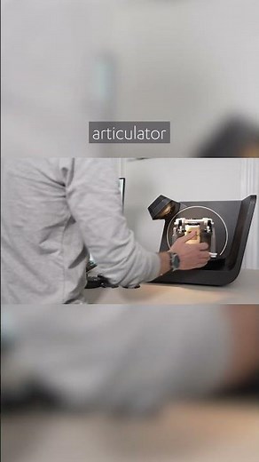 💪 The dual model rotation of the 3Shape F8 lab scanner lets you do more, at once!